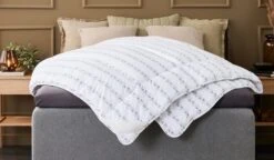 Couette 1740g TRONFJELLET Chaude 240x220 -Intérieur Chic 188067